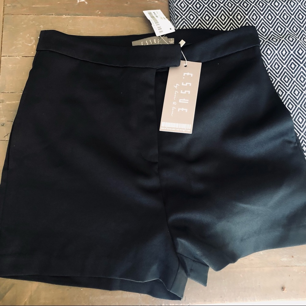 Black - clasp high waist shorts